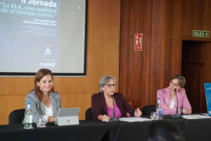 Mesa institucional (izda a dcha Águeda Fumero, Hortensia Hernández y Rocío Celis)